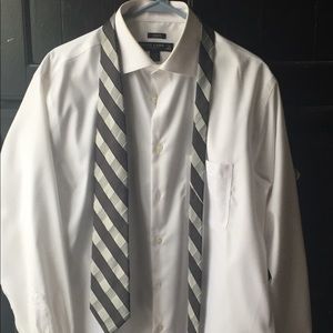 Pronto Uomo Men’s Dress Shirt with tie included.